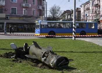 مقتل 50 أوكراني في غارة على محطة قطار أثناء فرارهم شرقي البلاد
