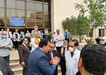 زيارة مفاجئة..عبد الغفار يوجه بتطوير شامل لمستشفى الهلال وتحديث جميع أجهزة قسم العلاج الطبيعي
