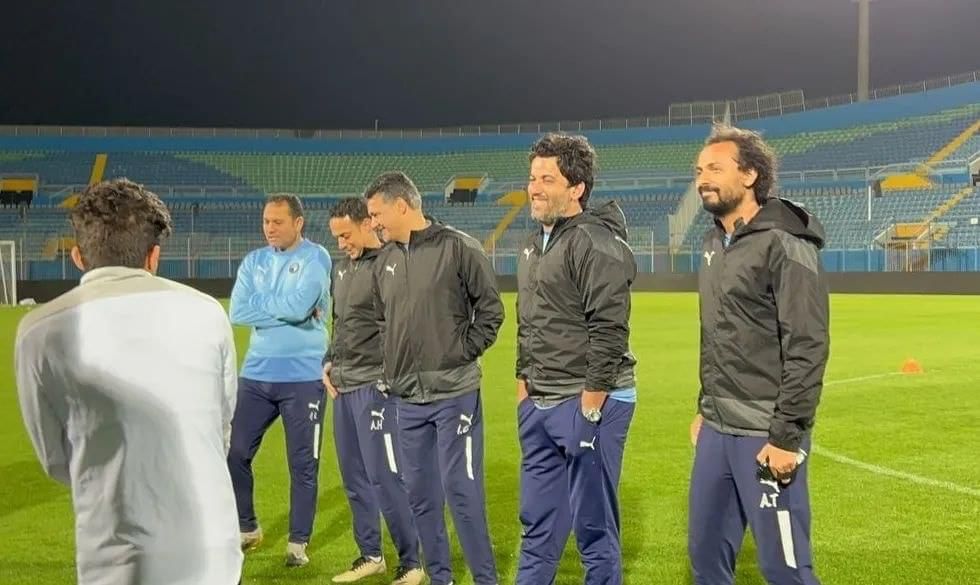 إحتفال فريق بيراميدز بإيهاب جلال بعد اختياره مديراً فنياً لـ منتخب مصر 1