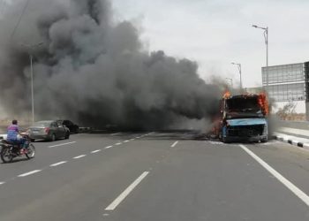 استعجال التحريات في حريق سيارة أعلى كوبري عباس بمدينة نصر 1