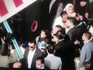 الفنانين يلتقطون صور تذكارية مع الرئيس السيسي 2