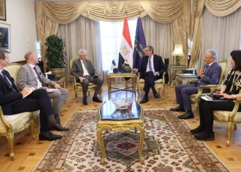 وزير الاتصالات يبحث مع سفير فرنسا التوسع في استثمارات بلاده على أرض مصر 3