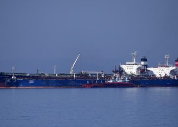 اليونان تتهم إيران بـ"القرصنة" بعد احتجاز ناقلتي نفط لها في الخليج 1