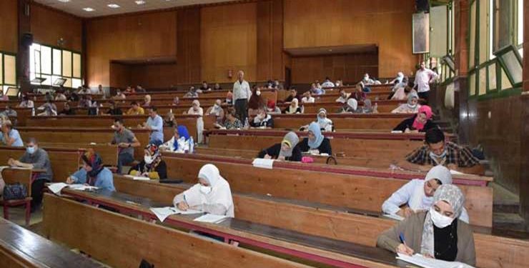 فرض رسوم على طلاب الجامعات الحكومية لآداء امتحانات نهاية العام.. الحكومة ترد