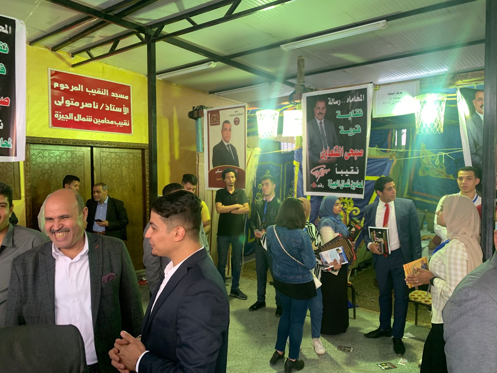 بالصور.. محامون الجيزة يدلون بأصواتهم في صناديق الاقتراع على منصب النقيب الفرعي
