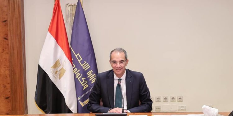 مصر تسلم سلطنة عمان شعلة العاصمة العربية الرقمية لعام 2022