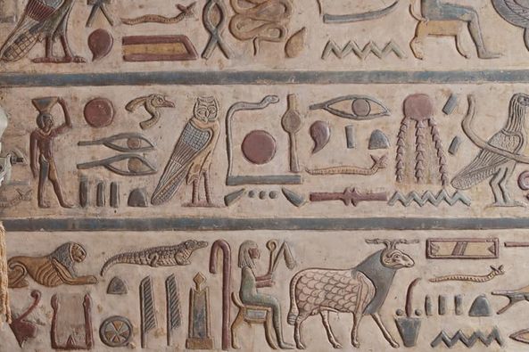 الإدارة المركزية لـ الآثار المصرية: نقوش المعبد عانت من الأتربة والإتساخات و مخلفات الطيور والوطاويط 3