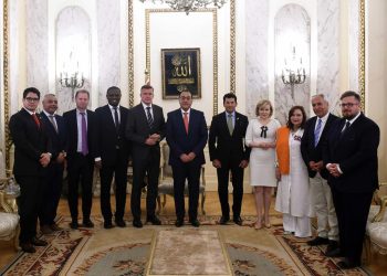 مدبولي يلتقى رئيس الوكالة الدولية لمكافحة المنشطات ويؤكد دعم مصر لها