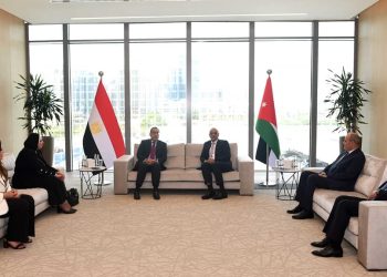 رئيس الوزراء يلتقي نظيره الأردني لمناقشته على هامش الشراكة الصناعية التكاملية