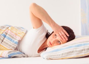 أسباب التعرق أثناء النوم عند النساء