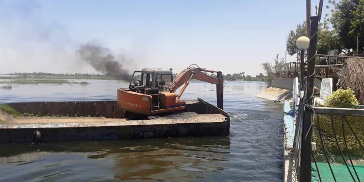 تنفيذ 7 قرارات إزالة تعديات على النيل بمركز طهطا سوهاج
