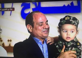 الرئيس السيسي يكرم أبنا واسر شهداء الجيش والشرطة 4