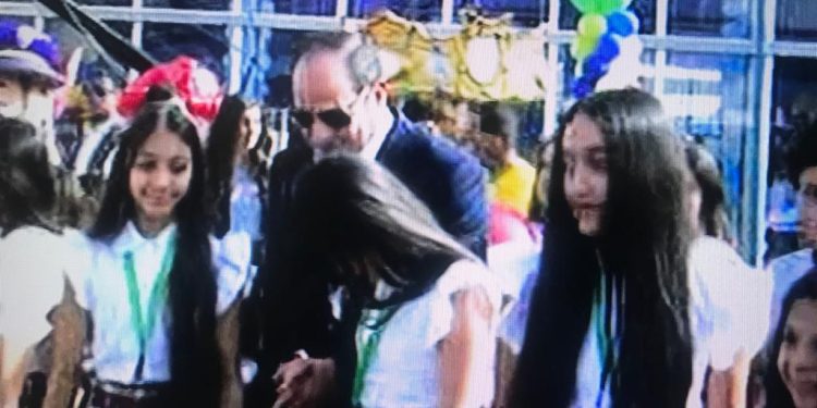 الرئيس السيسي يشارك أبناء الشهداء فرحة العيد بين الألعاب 1