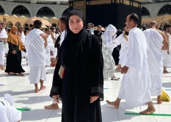 روجينا تكرر ظهورها أمام الكعبة بعد إغلاق حسابات محمود المهدي بسبب إساءته لها 3