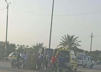 إصابة شخص في حادث سير بميدان عبد المنعم رياض بالفيوم 1
