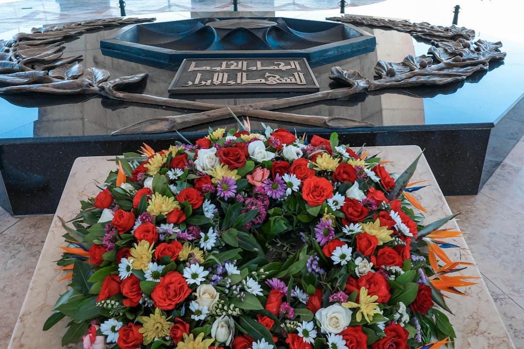 العامري فاروق يزور مقام «الشهيد بالجزائر» ويضع إكليلًا من الزهور على أرواح الشهداء 3