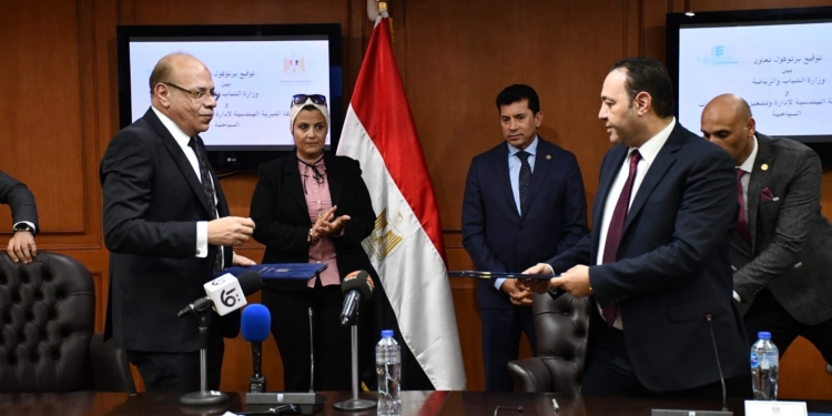 وزير الرياضة يشهد توقيع بروتوكول تعاون بين الوزارة والشركة "المصرية الهندسية" 1