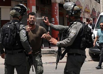 مواجهات في المسجد الأقصى بين فلسطينيين و الشرطة الاسرائيلية 3