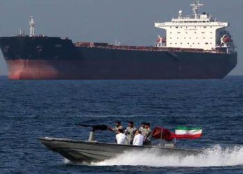 إيران تحتجز سفينتي نفط يونانيتين في مياه الخليج 2