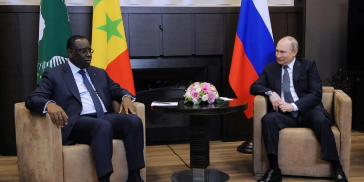 رئيس الاتحاد الأفريقي: بوتين أبلغني بأنه سيحرر صادرات الحبوب الأوكرانية لحلحلة أزمة الغذاء