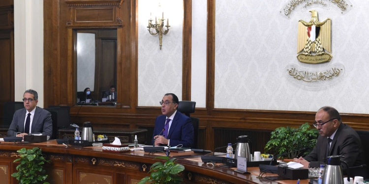 رئيس الوزراء يستعرض مسودة استراتيجية النهوض بالسياحة المصرية