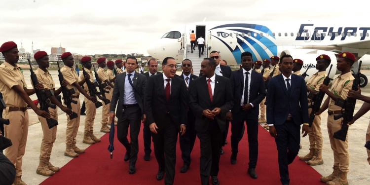 مدبولي يصل الصومال للمشاركة في مراسم تنصيب الرئيس حسن شيخ محمود