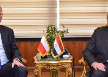 وزير الطيران يبحث مع سفير بولندا فى مصر تعزيز التعاون فى مجال النقل الجوى 3