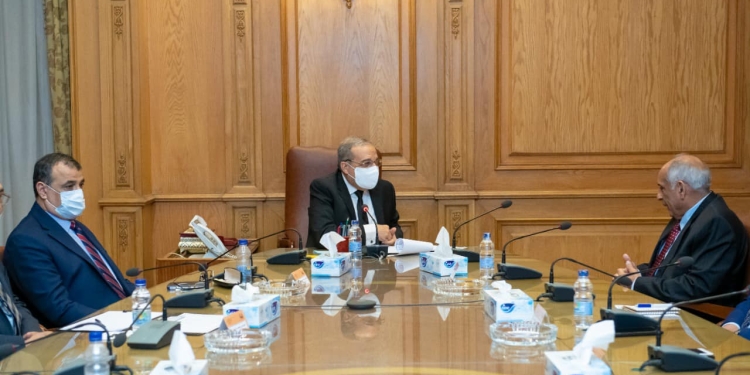 «وزيرالإنتاج الحربي» يناقش مع علماء مصريين سبل الاستفادة من خبراتهم في مختلف المجالات