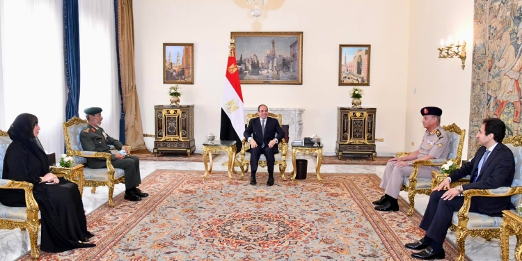 السيسي يستقبل رئيس أركان القوات المسلحة الإماراتية بالقاهرة