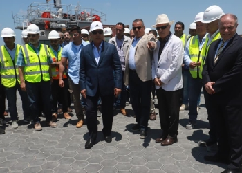 وزير النقل يتفقد المشروعات الجاري تنفيذها بـ ميناء الإسكندرية