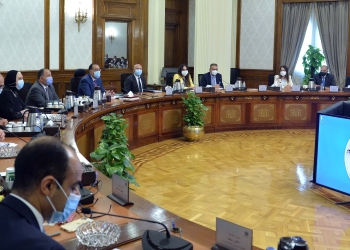 رئيس الوزراء: الحكومة تولي أهمية كبيرة لتنمية وتوطين صناعة السيارات في مصر