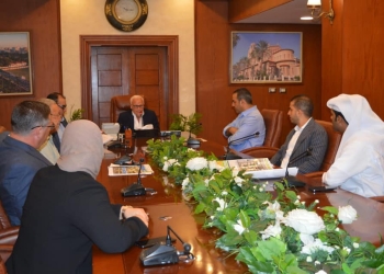 محافظ بورسعيد يستقبل وفد مستثمرين لبحث التعاون في المجال الصناعي والسياحي
