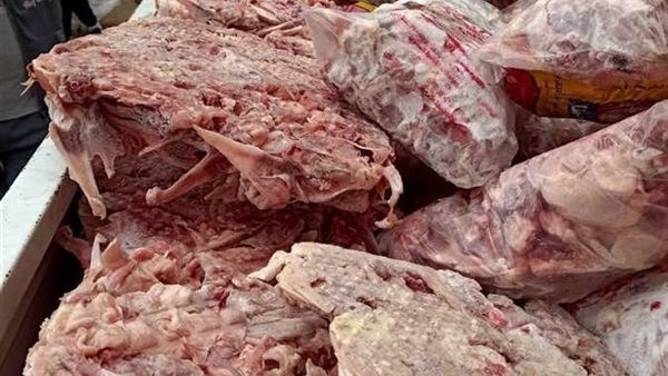 التحفظ على كميات من الإقماح ولحوم غير صالحة بكفر الشيخ