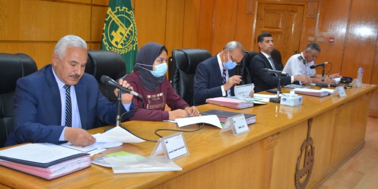 الهجان يعقد إجتماع المجلس التنفيذي لمناقشة عدد المشروعات بالقليوبية