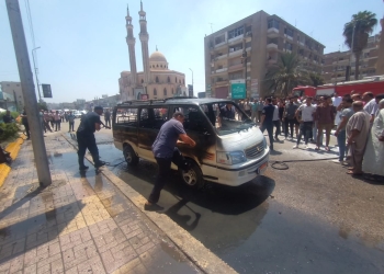 بسبب ماس كهربائي.. حريق يلتهم سيارة ميكروباص بـ كفر الشيخ دون اصابات 4