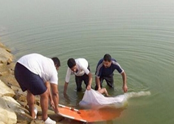 انتشال جثث شابين غرقا فى نهر النيل بالغربية 4