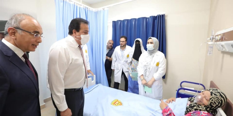 وزير التعليم العالي يتفقد المستشفى الجامعي بالعاشر من رمضان