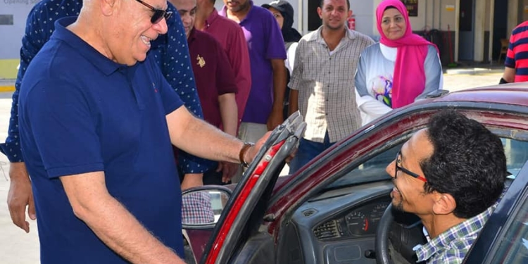 لمتابعة انتظام العمل.. محافظ بورسعيد يتفقد محطات الوقود بالضواحي