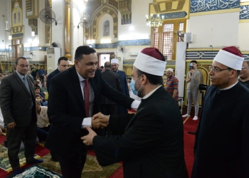 محافظ الدقهلية والقيادات التنفيذية يؤدون صلاة عيد الأضحى بمسجد «النصر»| صور
