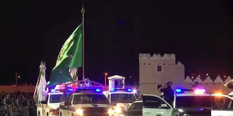 قوات الأمن السعودية تقيم عرضا عسكريا في مكة استعدادا لأداء فريضة الحج