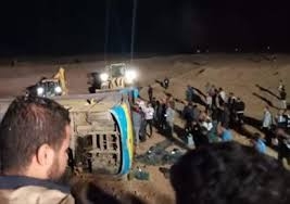 مصرع وإصابة 44 شخص في حادث انقلاب أتوبيس على طريق أبو سمبل 1