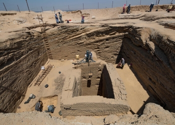 الآثار تُعلن عن اكتشاف مقبرة قائد الجنود الأجانب فى أبوصير