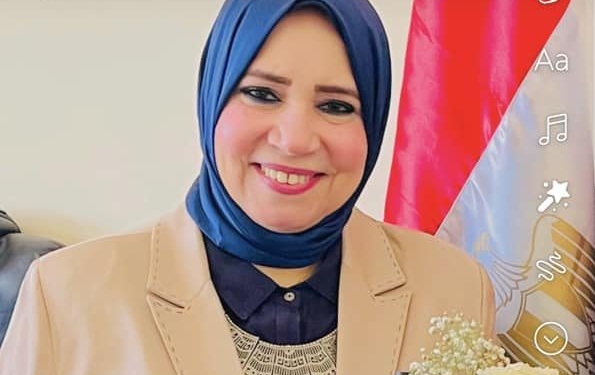الدكتورة عزة عبدالعزيز