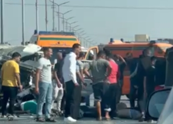 دماء على الرصيف.. إصابة 11 شخص فى حادث انقلاب سيارة بالشرقية 10