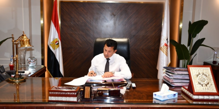 وزير الرياضة يباشر مهام عمله من مقر الوزارة بالحى الحكومى بالعاصمة الإدارية 1