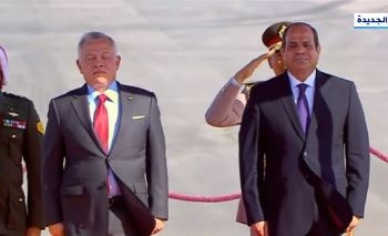 شاهد مراسم استقبال الرئيس السيسي لملك الأردن عبدالله بن الحسين بمطار العلمين