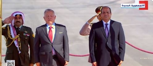 شاهد مراسم استقبال الرئيس السيسي لملك الأردن عبدالله بن الحسين بمطار العلمين
