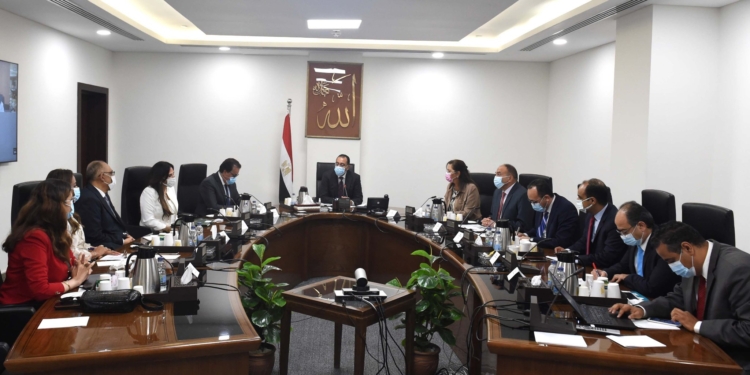 رئيس الوزراء يتابع تنفيذ المشروع القومي لتنمية الأسرة المصرية