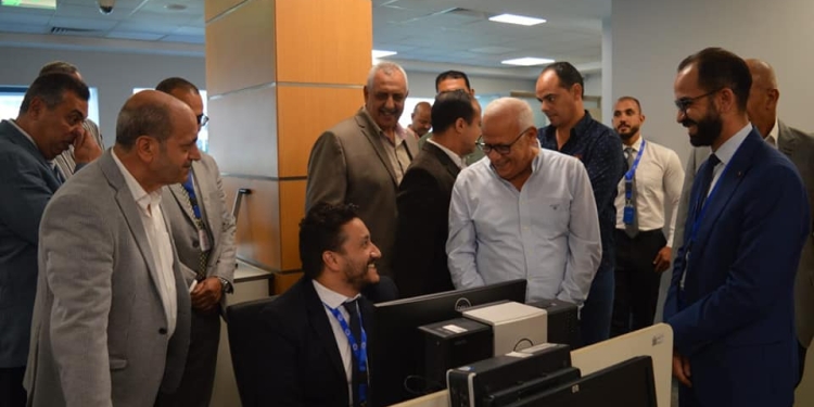 محافظ بورسعيد يتابع سير العمل بمركز الخدمات اللوجيستية