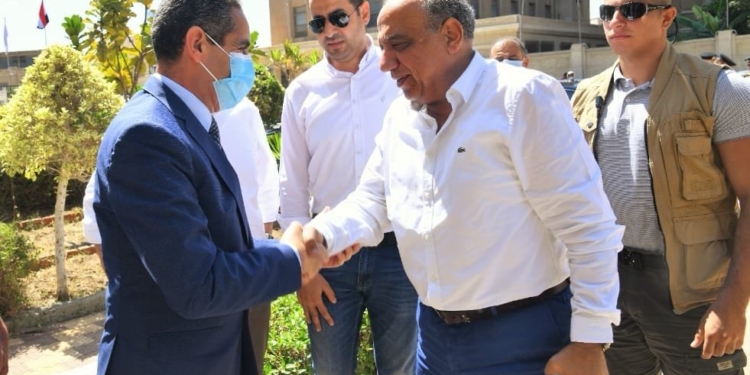 وزير قطاع الأعمال يتفقد مشروع تطوير شركة مصر للغزل والنسيج بالمحلة